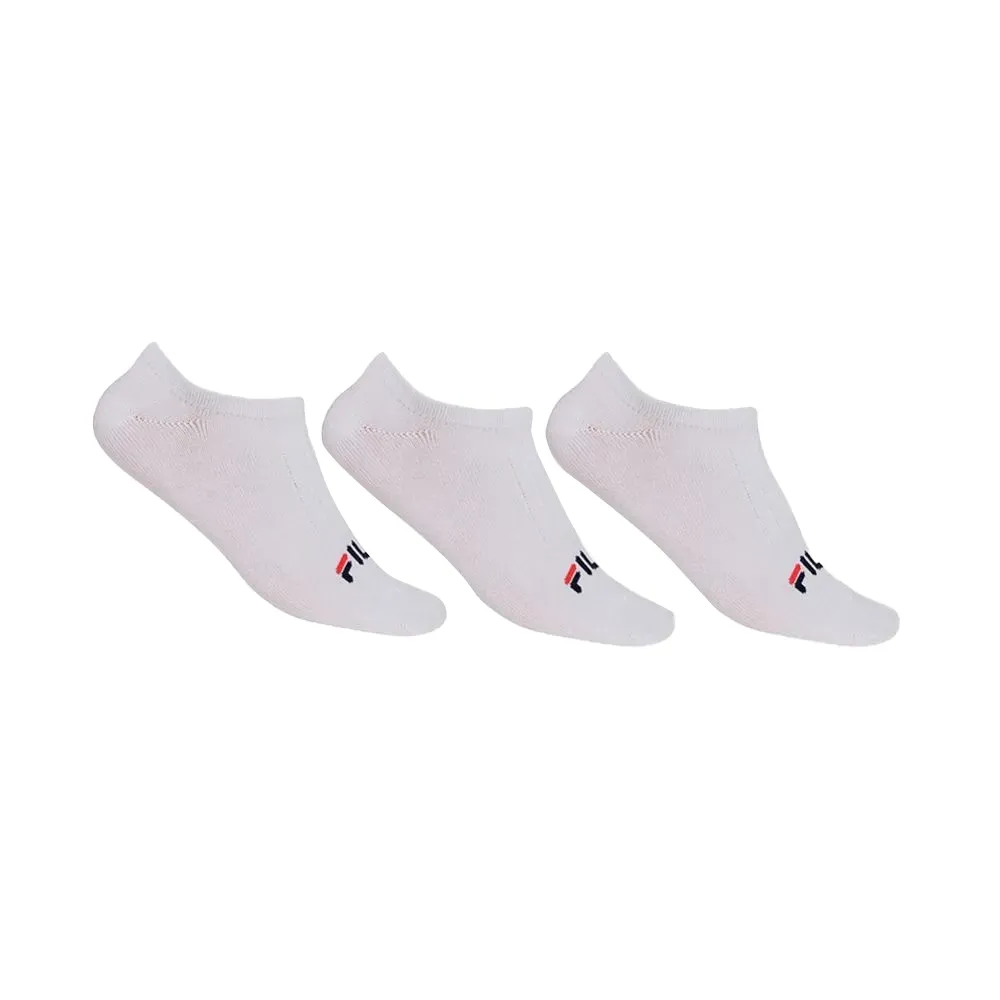 Três meias brancas cano invisível Fila lado a lado com logo colorido em fundo branco